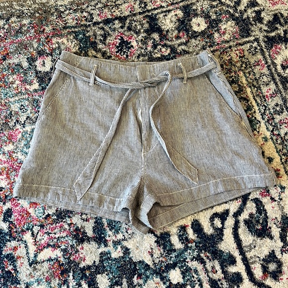 Abercrombie & Fitch high rise blue white stripe linen blend belted sho… - Picture 6 of 7